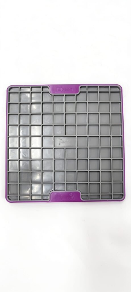 Plato Licki Mat Para Alimento Humedo Color Violeta